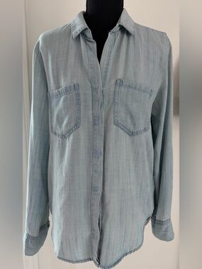 Velvet Heart Chambray Button-Down Shirt-Size Small